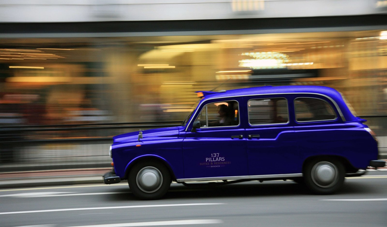 LOUIE 137 Pillars London Cab-2