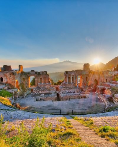 Ancient,Theatre,Of,Taormina,Siciliy,Italy,With,Etna,Erupting,Volcano