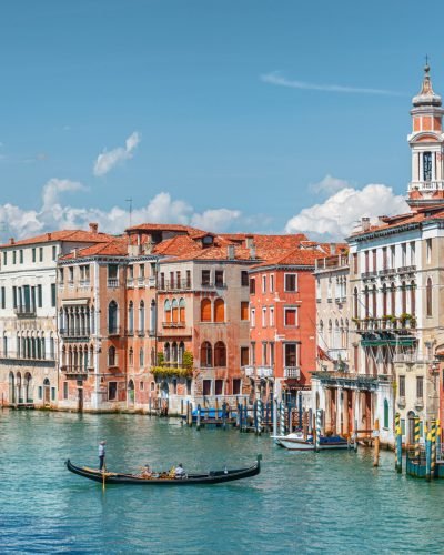 Beautiful,View,Of,The,Grand,Canal,With,Boats,And,Colorful